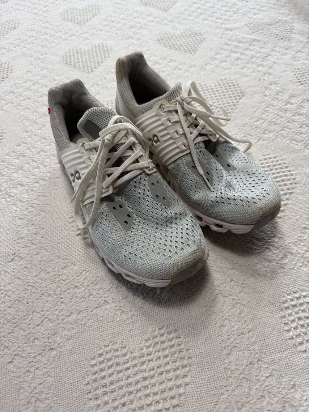 Women’s ON Cloudswift Running Shoes White (9.5)